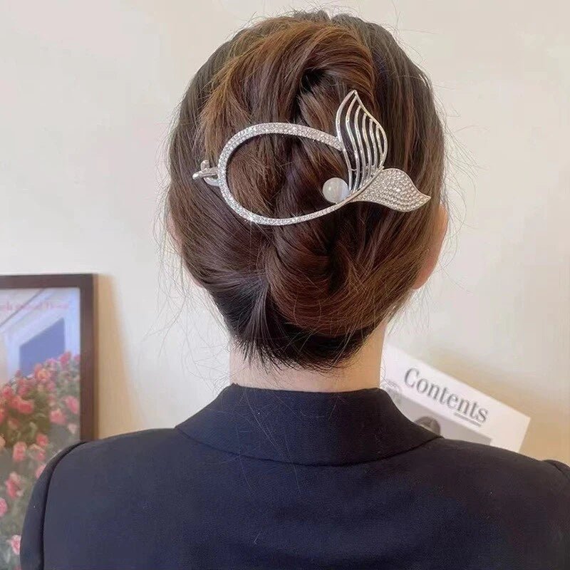 Rhinestone Fish Tail & Pearl Decor Hair Clip - Denna