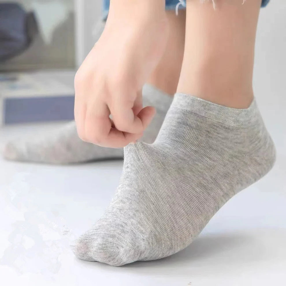 Sweat-absorbent and deodorant cotton socks