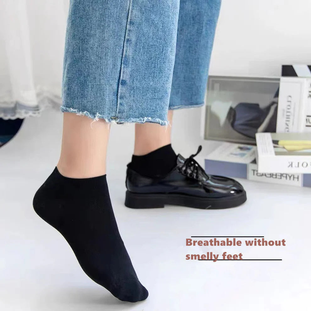 Sweat-absorbent and deodorant cotton socks